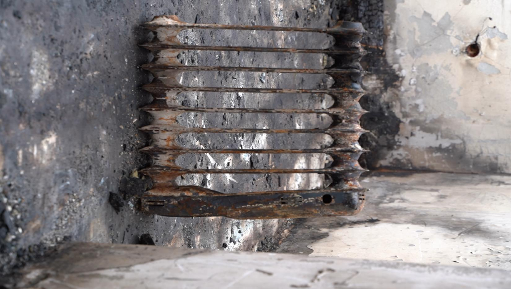 Гюльзахра — пожилая пенсионерка.