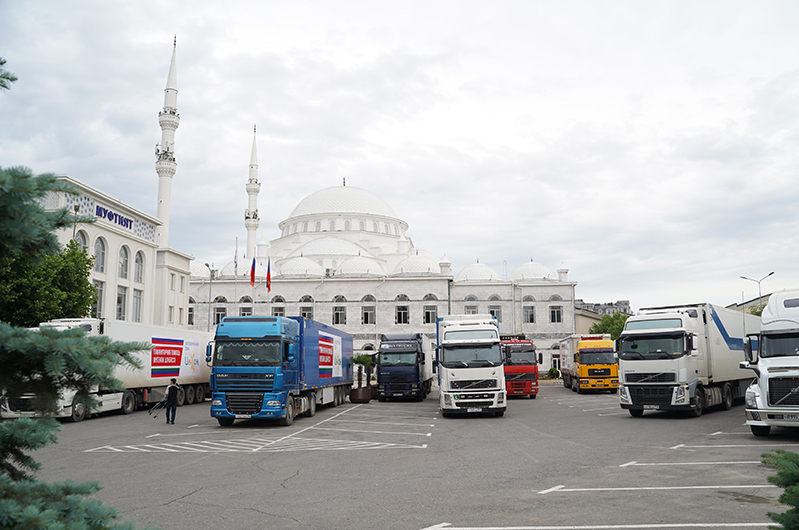 Фонд "Инсан" отправил 500 тонн гуманитарной помощи в Донбасс