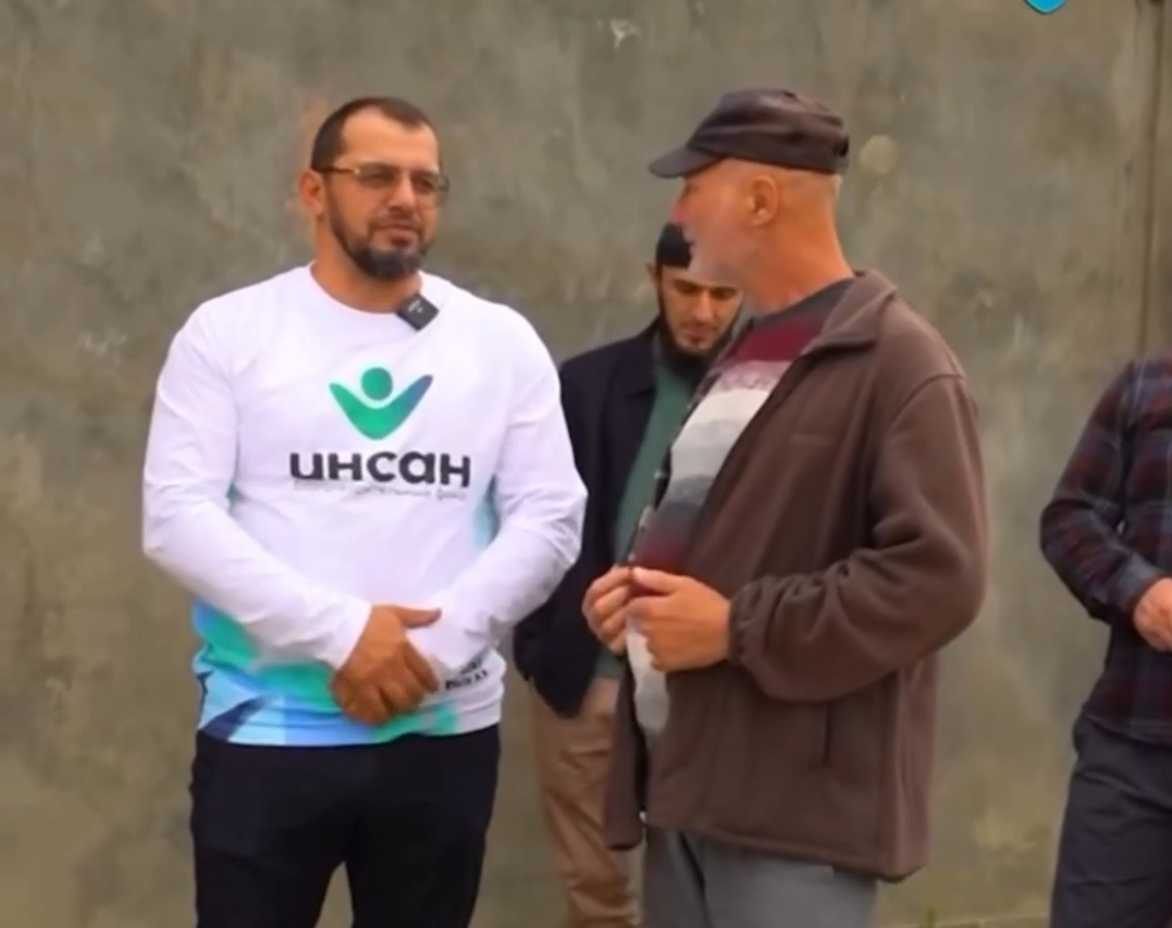Представители БФ «Инсан» и администрация Хасавюртовского района поздравили семьи погибших военнослужащих с праздником