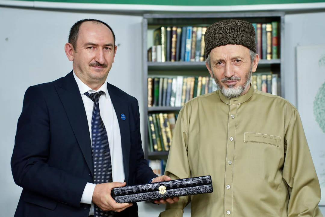 Сегодня Муфтию, Шейху Накшбандийского и Шазалийского тарикатов, духовному лидеру мусульман Дагестана, Ахмаду Афанди Абдулаеву исполняется 66 лет.