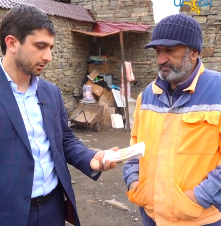 The General director of the "Insan" Foundation handed over 350000 rubles to the victims of the fire